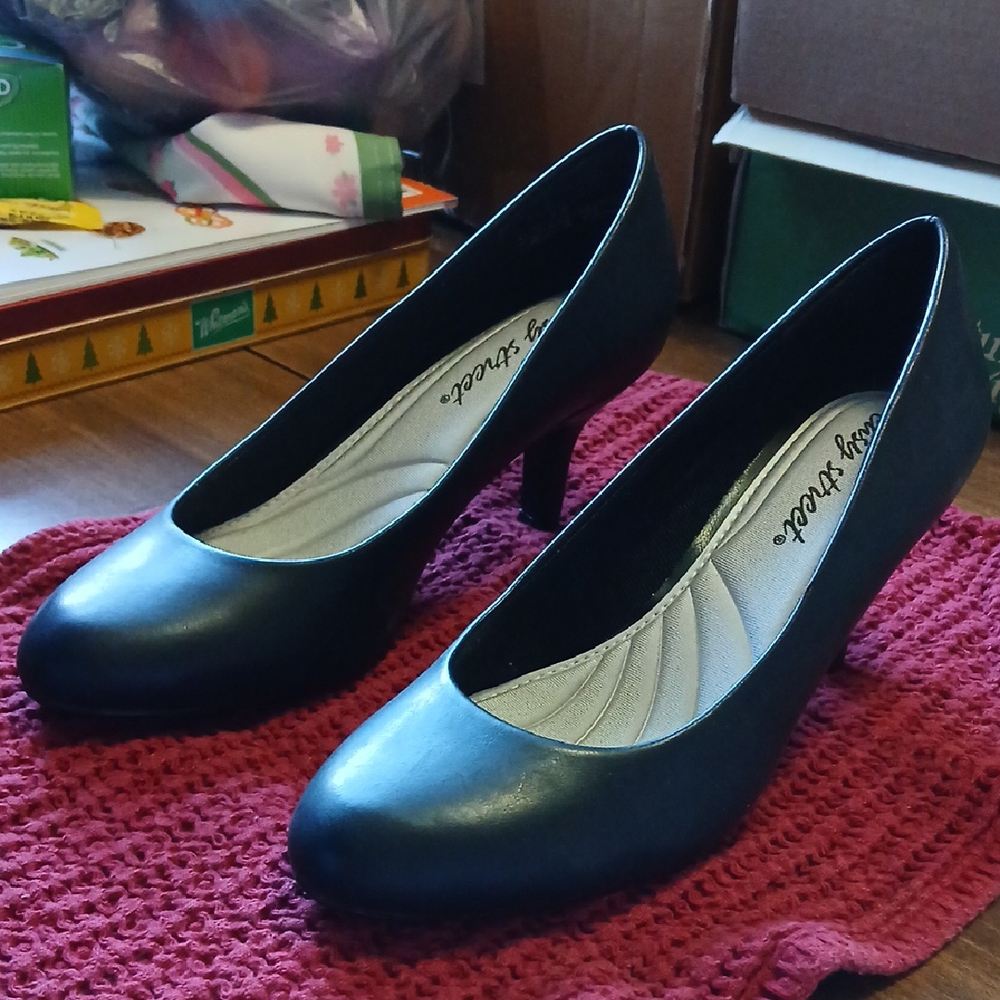 Easy Street Black Heels